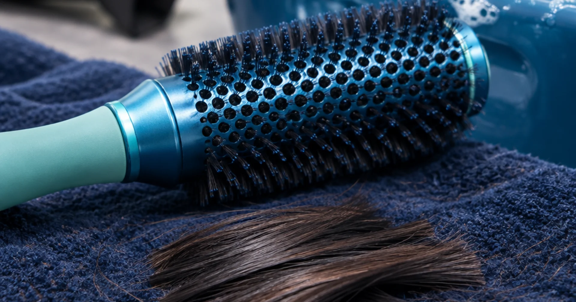 Brushing sur carré : la technique du coiffeur en quatre étapes (et la seule brosse qui fait la différence)