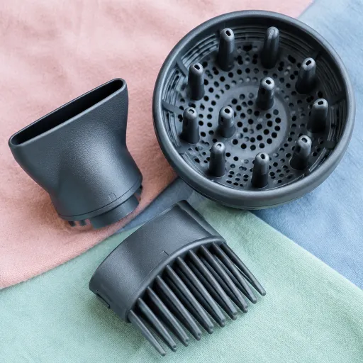 Concentrateur, diffuseur, peigne : choisir le bon embout change plus que le sèche-cheveux lui-même