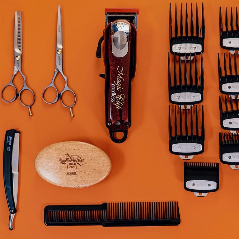 Les secrets des ciseaux de coiffeur : l'outil indispensable pour une coupe parfaite