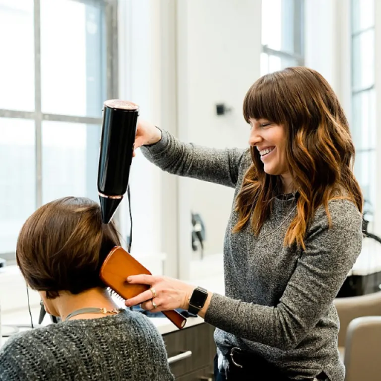 Comment utiliser le gel coloré pour cheveux pour un look audacieux