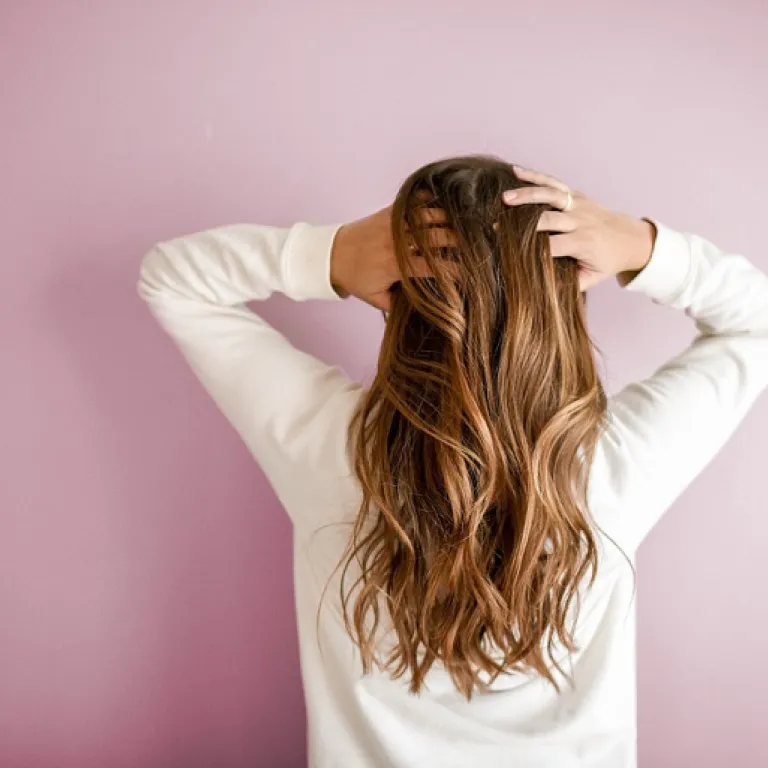 Comment bien utiliser la hair clay pour sublimer vos cheveux