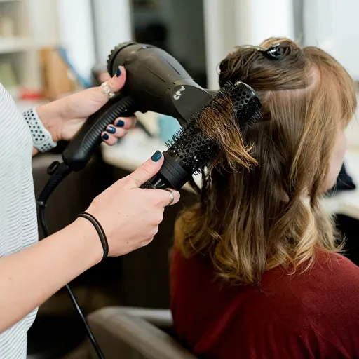 Tout ce qu’il faut savoir avant de choisir un salon de coiffure : avis et conseils