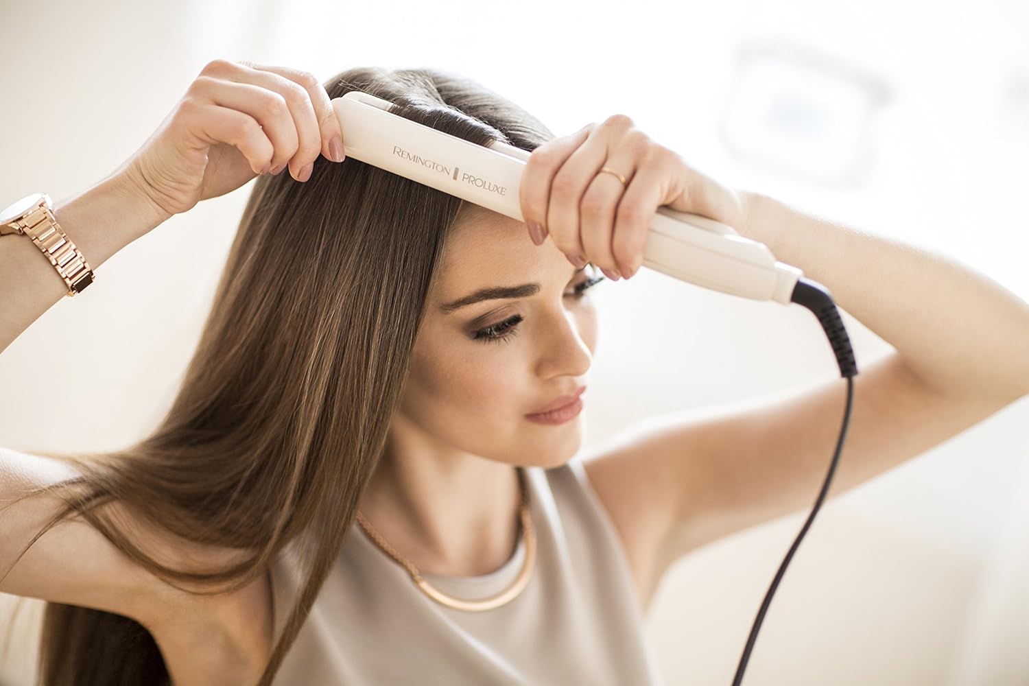 Lisseur Cheveux [Résultat Professionnel longue tenue] PROluxe (Lissage en 1 seul passage, Céramique, Léger, Glisse facile, Ecran LCD, 150-230°C, pochette) Fer à lisser S9100