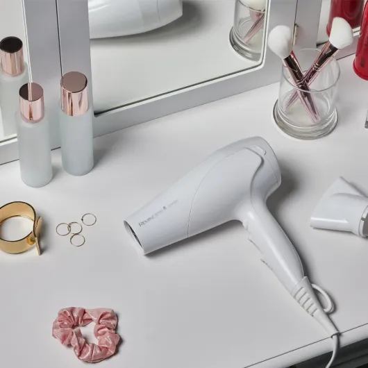 Sèche-cheveux Ionique [Puissant & léger] Ionic Dry Blanc (2200 W, coiffage délicat en douceur & répartition uniforme de chaleur, 3 températures/ 2 vitesses, concentrateur, diffuseur) D3199