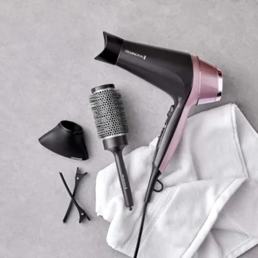 Test Remington Sèche-cheveux Ionique Curl&Straight : la polyvalence au bout des doigts.