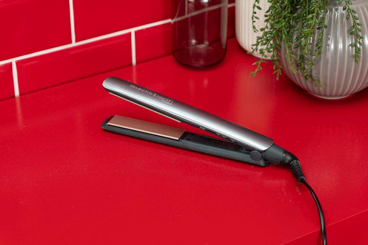 Lisseur Cheveux [Innovation: Capteur Intelligent Breveté] Keratin Protect (Ajuste automatiquement la température, Soin Kératine & Huile d'amande, Céramique, Ecran LCD) Fer à lisser S8598