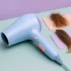 Le bouton air froid du sèche-cheveux : ce qu'il fait vraiment à vos cheveux (et quand l'utiliser)