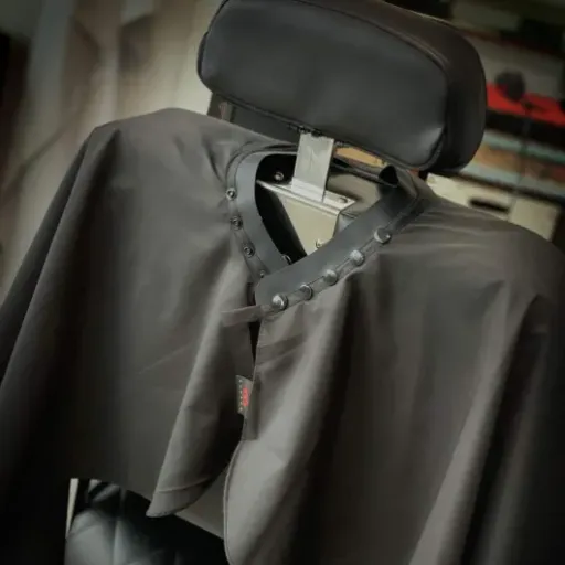Test TRU BARBER Cape de Coiffeur XXL : une vraie cape de barbier qui fait le job (mais pas parfaite)